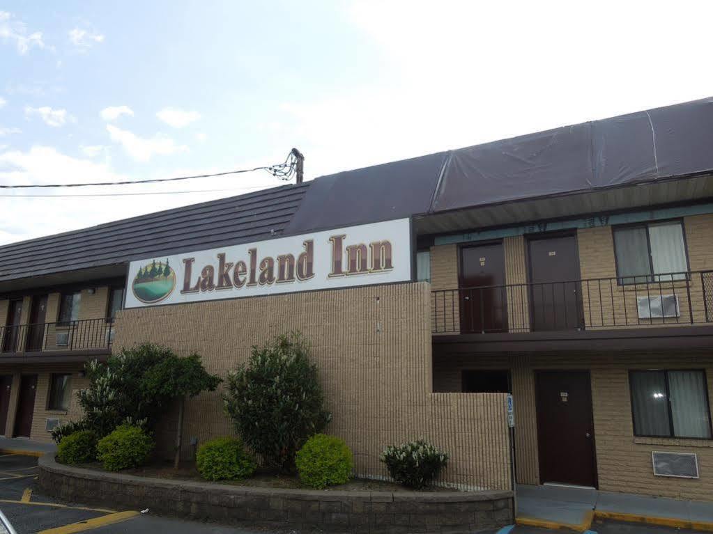 Lakeland Inn - ボヘミア エクステリア 写真