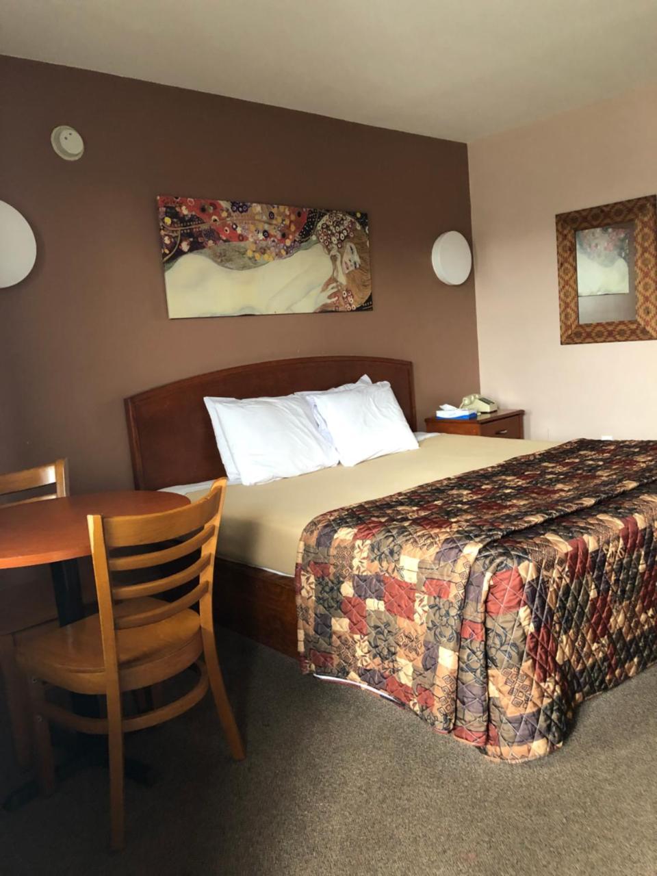 Lakeland Inn - ボヘミア エクステリア 写真