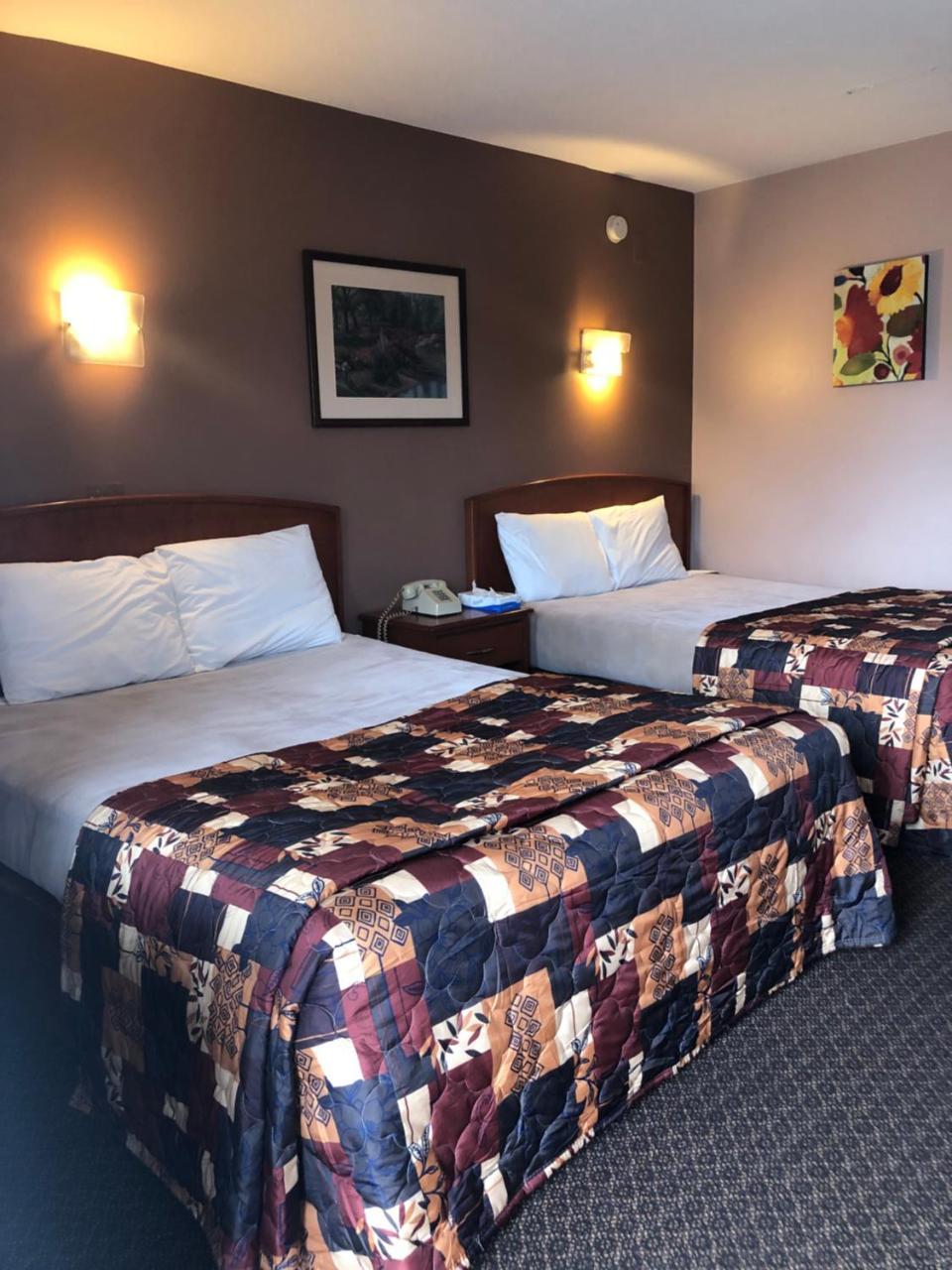 Lakeland Inn - ボヘミア エクステリア 写真